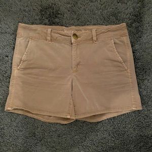 American Eagle Midi Kaki Shorts